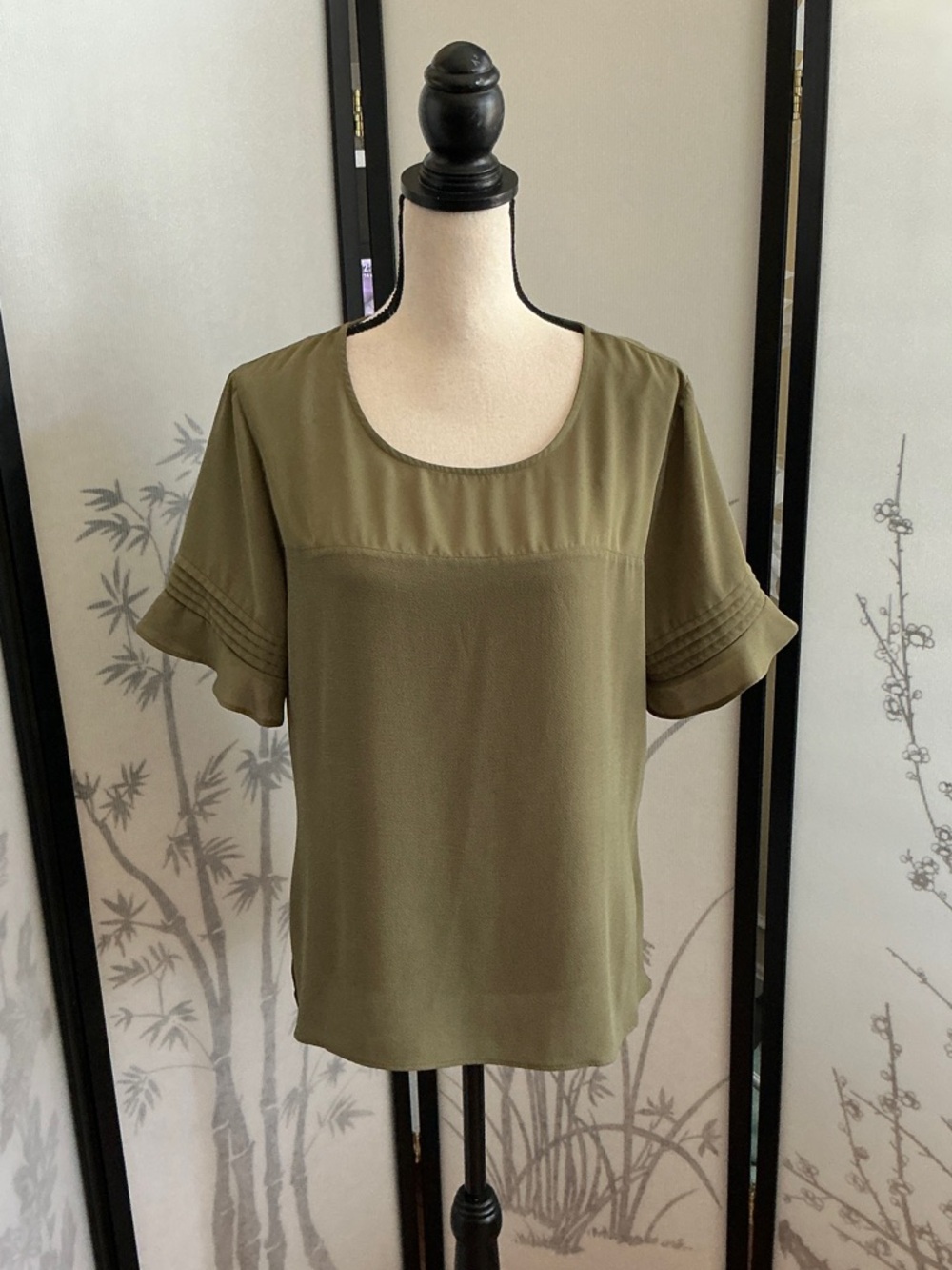 Women's Olive Green Scoop Neck Short Sleeve Blouse